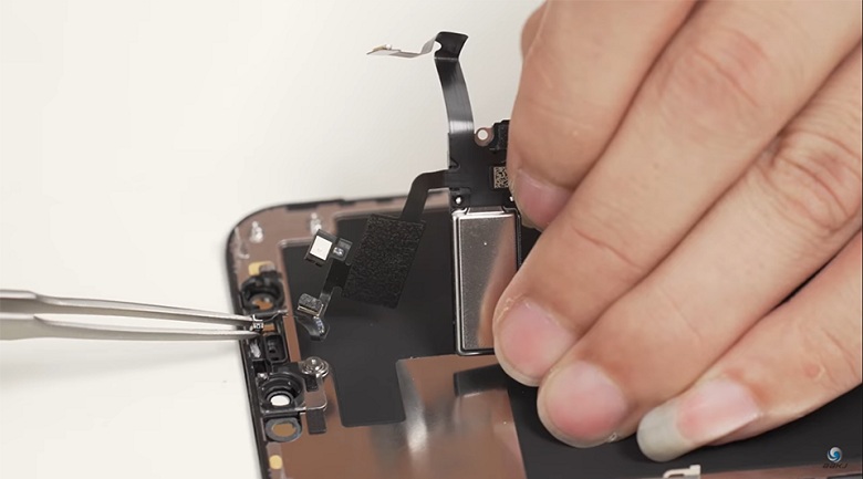 “Phẫu thuật nội tạng” iPhone 12 Pro 