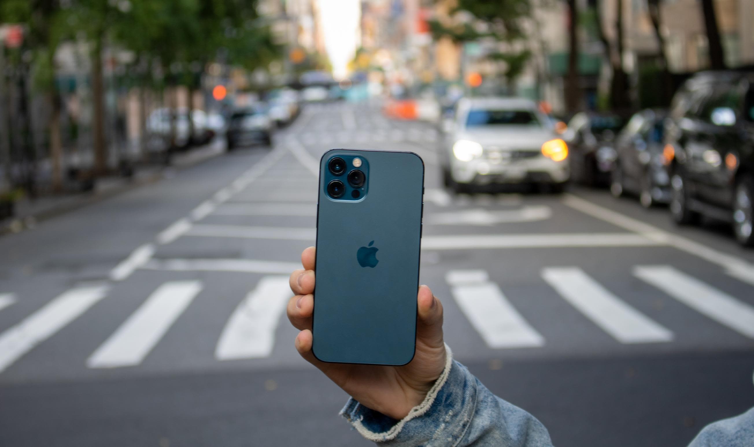 iPhone X vs iPhone 12 Pro: Chênh nhau 5 triệu khác biệt thế nào?