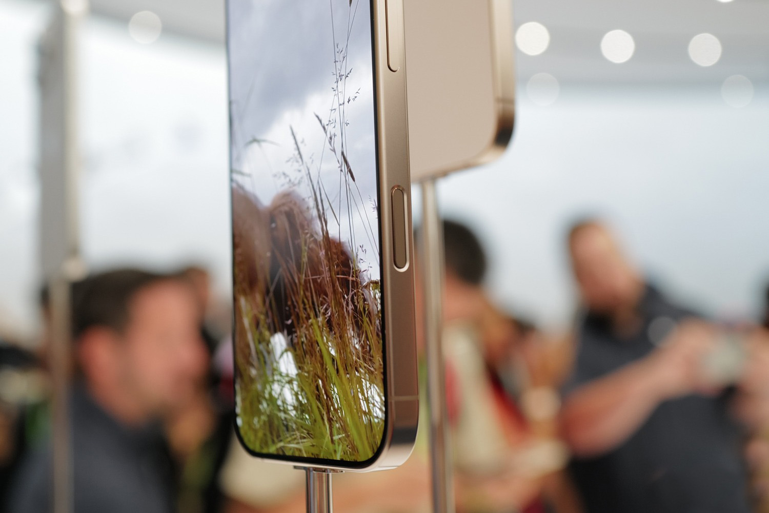 Sử dụng Camera Control của iPhone 16 như thế nào cho hiệu quả?