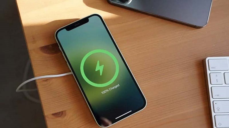 Thường xuyên sạc đầy 100% có gây hại cho pin điện thoại không?