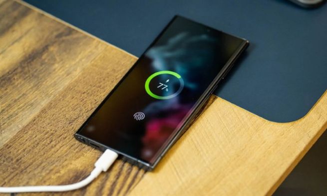 Nguyên nhân và cách khắc phục điện thoại Samsung nóng khi sạc pin