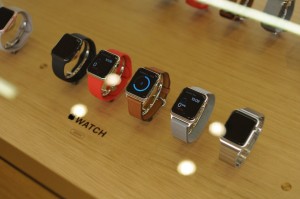 Apple Watch chính hãng vừa bán ở VN, giá từ 11,6 triệu