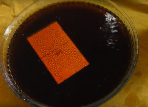 Galaxy Note 7 ngâm mình trong Coca và đóng băng trong tủ lạnh